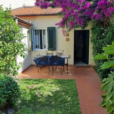 Hébergement de vacances Villino San Martino 350m Dal Mare With Covered Parking Viareggio