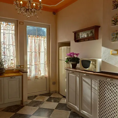 Villino San Martino 350m Dal Mare With Covered Parking Vakantiehuis Viareggio
