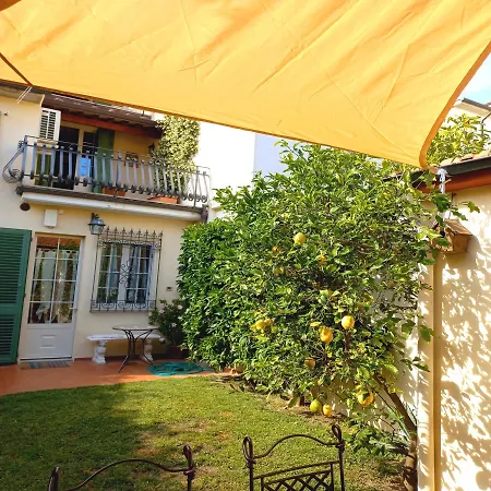 Hébergement de vacances Villino San Martino 350m Dal Mare With Covered Parking Viareggio